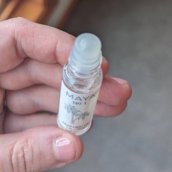 MAYA No 1 Perfume Oil - Picture 3 of 3